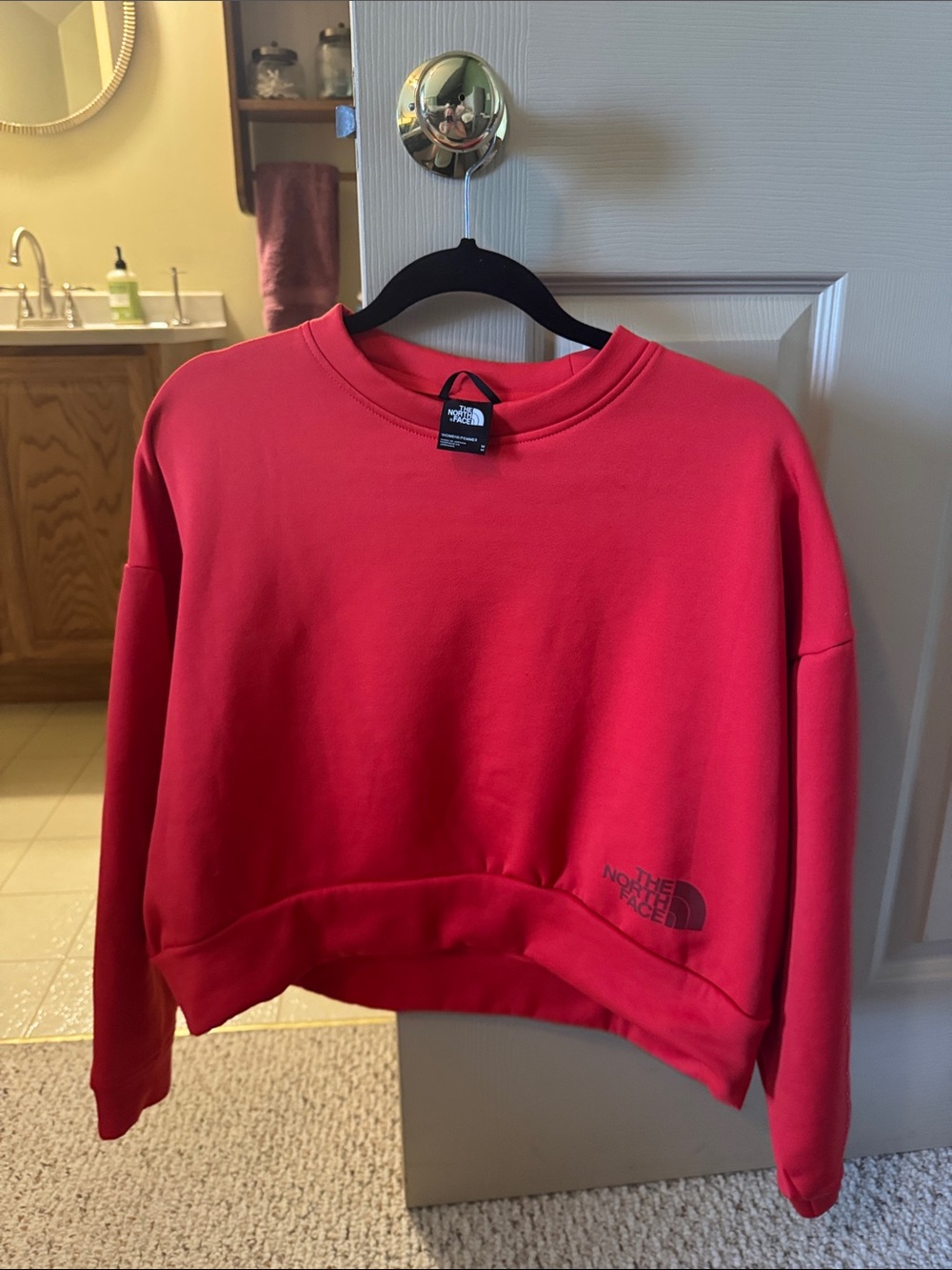 The North Face Cropped Crewneck Sweatshirt - Coral Red